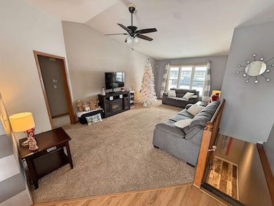 1419 Dayton Dr, Janesville, WI 53546 - photo 4