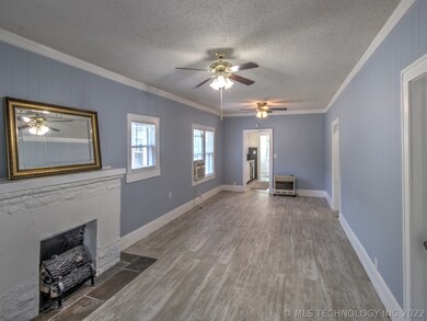 1013 N Griffin Ave, Okmulgee, OK 74447 - photo 5