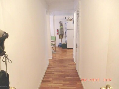 9main 1st flr hallway