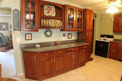 1921 W 38th St, Davenport, IA 52806 - photo 6