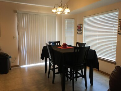 Plentiful natural light from the N bay windows, sl