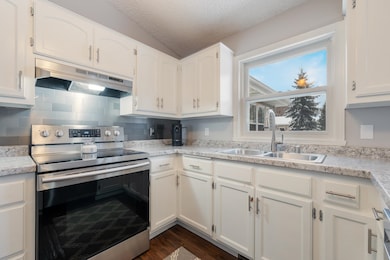 3248 S Blue Spruce Ln, Appleton, WI 54915 - photo 6