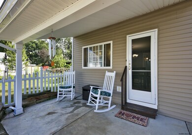 341 Perry St, Schenectady, NY 12306 - photo 4