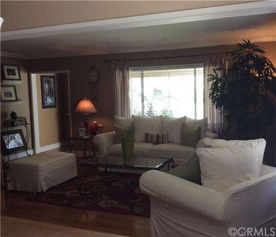spacious living room.. crown molding, custom paint