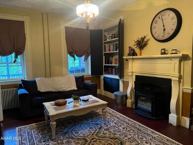 Living room (2)