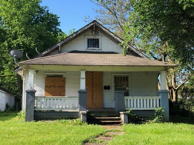910 W Webster