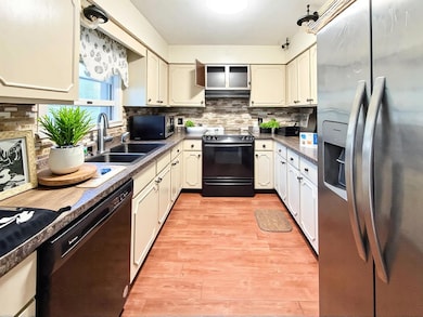 2106 Camelot Rd, Ann Arbor, MI 48104 - photo 7