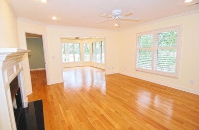 MLS_DSC_0176_living2
