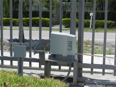 NEW UNDER WARRANTY BATERY BACKED UP GATE MOTOR 