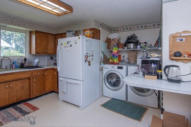 823 Villard Kitchen