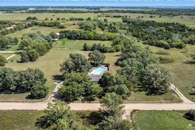 2252 Deer Rd, Abilene, KS 67410 - photo 2