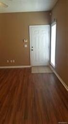 Check out these wonderful laminate floors! No carp
