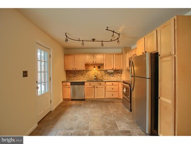 3900 Moyer Ave, Reading, PA 19606 - photo 7