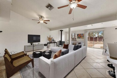 6818 W Avenue a2, Lancaster, CA 93536 - photo 7