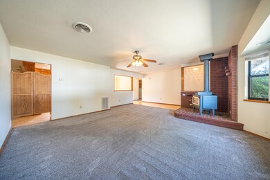 4681 Dandelion Dr-17