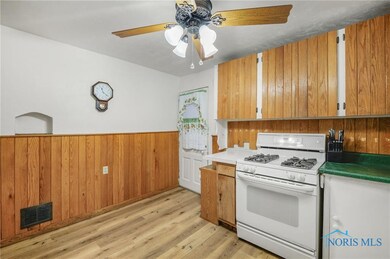 823 Custer Dr, Toledo, OH 43612 - photo 4