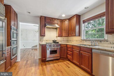 11041 Snowshoe Ln, Rockville, MD 20852 - photo 4