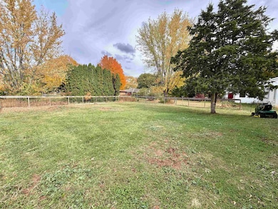 423 W 4th St, Byron, IL 61010 - photo 3