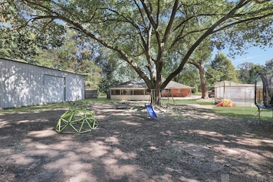 11205 Lazy Lake Dr, Baton Rouge, LA 70818 - photo 3