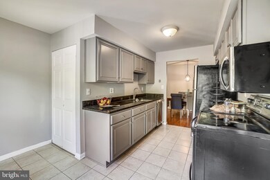 19904 Appledowre Cir, Germantown, MD 20876 - photo 6