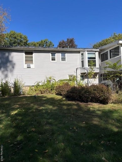 8 Rayland Rd, Newburgh, NY 12550 - photo 5