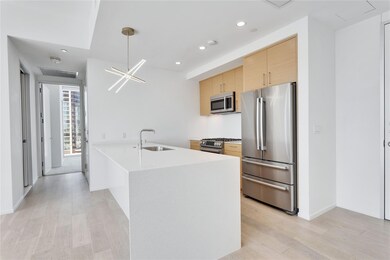 Kitchen with appliances with stainless steel fini