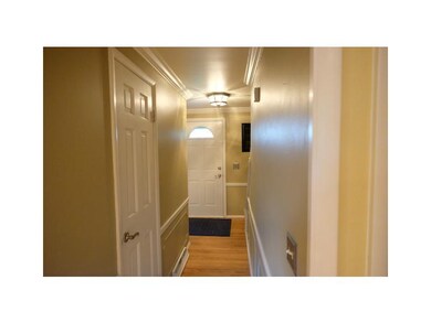 Entry/Foyer.