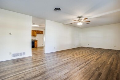 108 E Cunningham St, Bonham, TX 75418 - photo 5