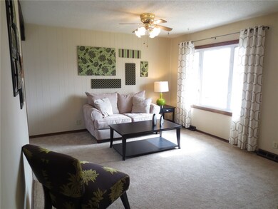 860 Valleyview Dr, Marion, IA 52302 - photo 3