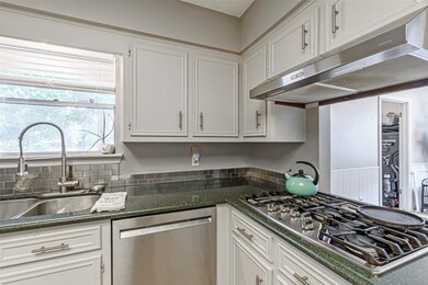 7806 Maple Tree Dr, Houston, TX 77088 - photo 5