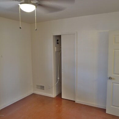 Bed 1 closet