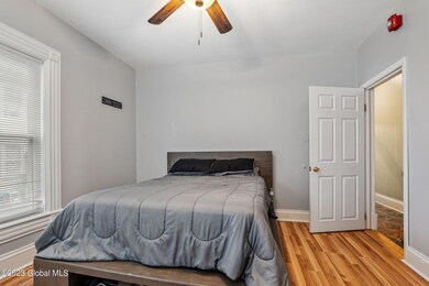8-web-or-mls-450WMainSt_08