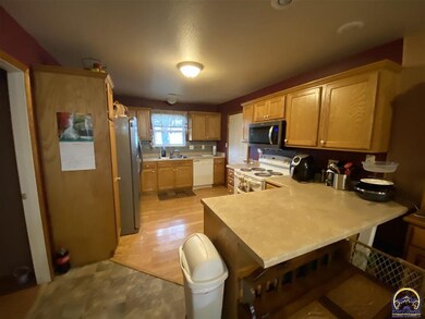 200 Holt Cir, Hoyt, KS 66440 - photo 2