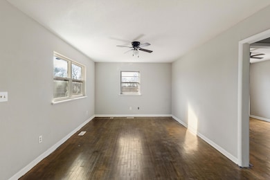 33335 State Hwy112-front room