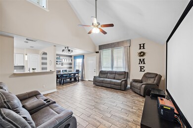 9274 Kingsflower Cir, Houston, TX 77075 - photo 3