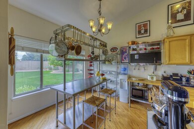 010_Casual Dining Area
