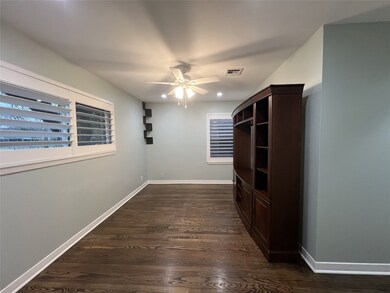 4717 Chrystell Ln, Houston, TX 77092 - photo 5