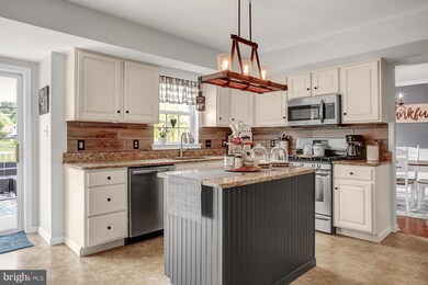 10 Bowes Ln, Reading, PA 19606 - photo 2