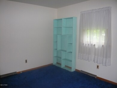 1208 Delaware Dr, Matamoras, PA 18336 - photo 4