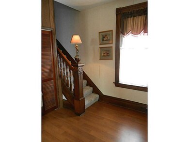 Entry/Foyer.