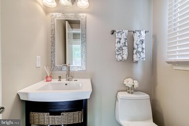 9146 Schoolcraft Ln, Burke, VA 22015 - photo 3