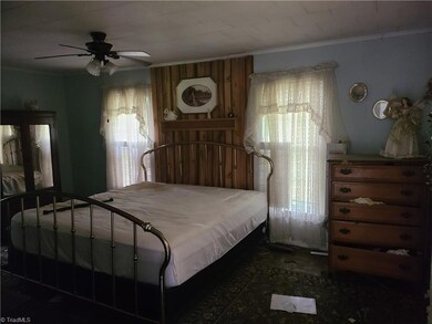 633 Oliver St, Ramseur, NC 27316 - photo 7