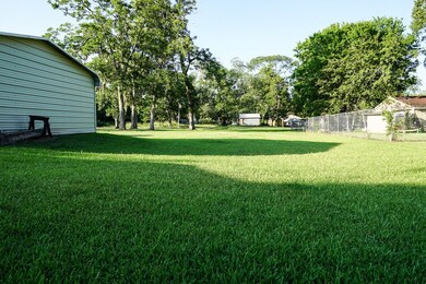 406 Walnut St, Brazoria, TX 77422 - photo 5