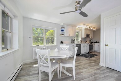 006-photo-dining-room-7092731
