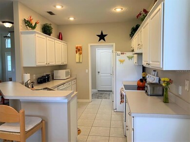 Kitchen with breakfast bar