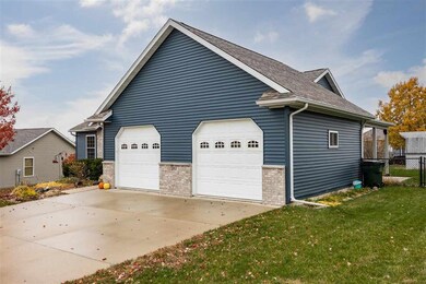 3713 Hawk Ave SW, Cedar Rapids, IA 52404 - photo 2