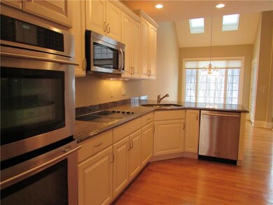 What an incredible eat-in-kitchen!  The Ogee-edge 