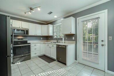 11_MapleViewWay_1633_Kitchen01
