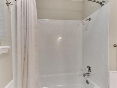 Guest shower/tub