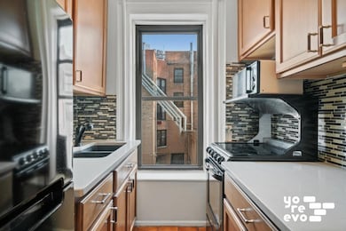 227 W 11th St unit 53, New York, NY 10014 - photo 5